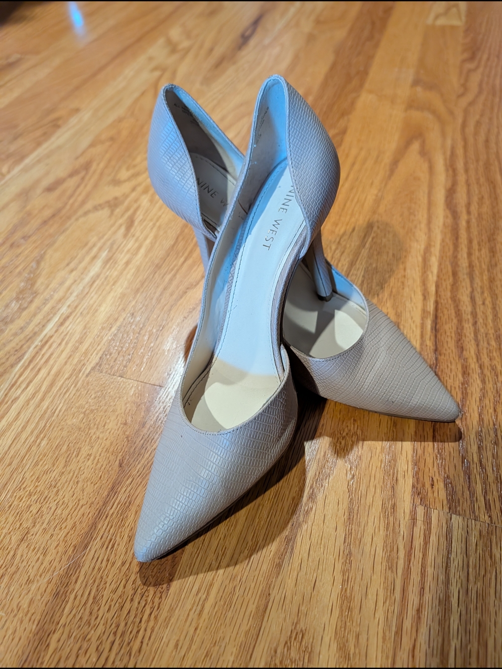 Nine West Women Beige Textured  Pointed Toe Heels Size 8.5M